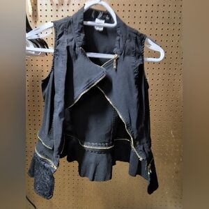 Stylish Black Sleeveless Jacket